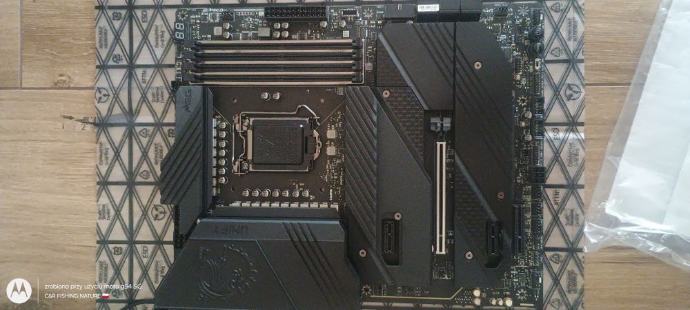 MSI MEG Z590 UNIFY  _ LGA 1200 10-11th / PCI 4.0 / WIFI / ATX
