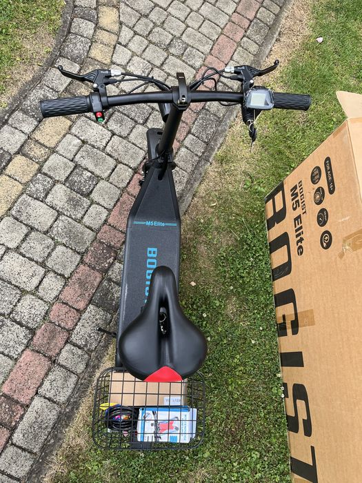 Hulajnoga elektryczna z siedzeniem