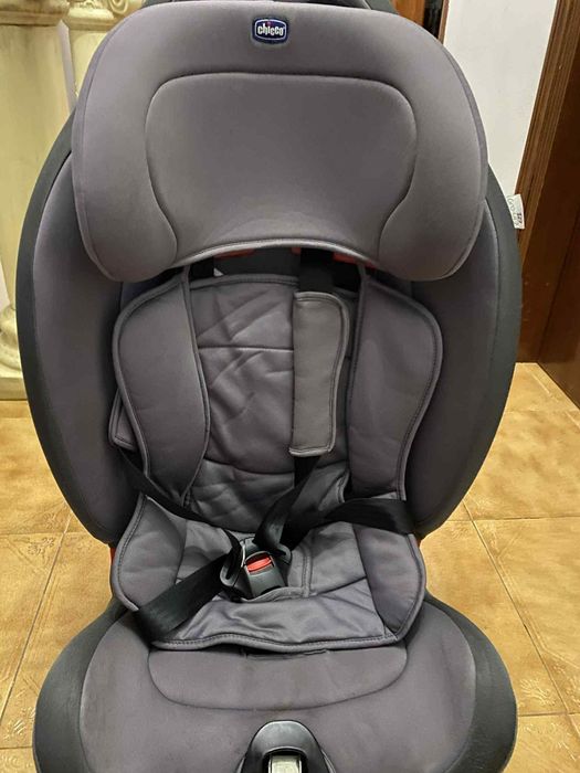 Vendo cadeira  para carro usada.