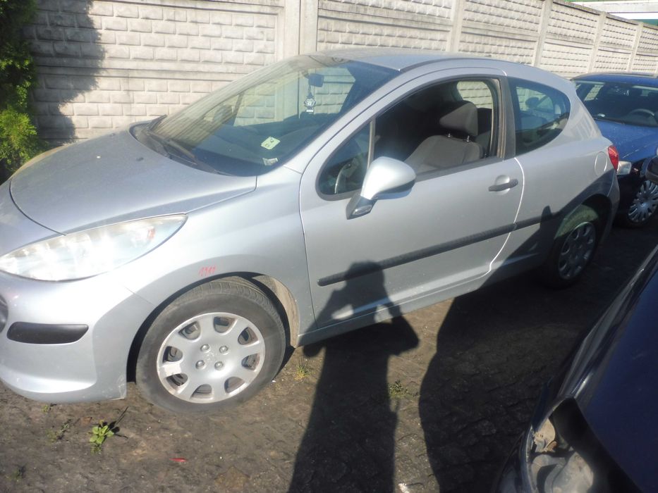 Peugeot 207  na części maska zderzak drzwi błotnik