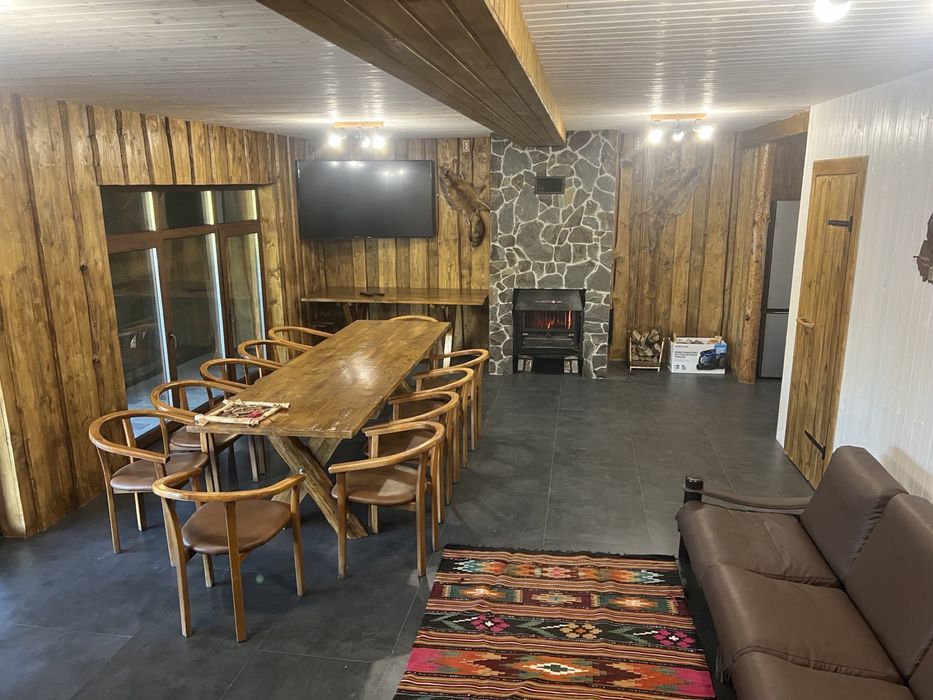 Затишний будинок для відпочинку та святкувань у Rest Family