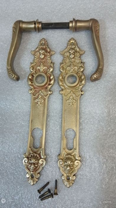 Okucia do drzwi mosiężne