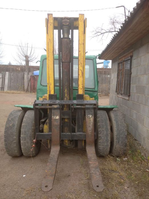 Продам погрузчик львовский