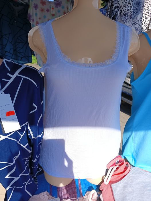 Bluzeczka a na ramiączkach