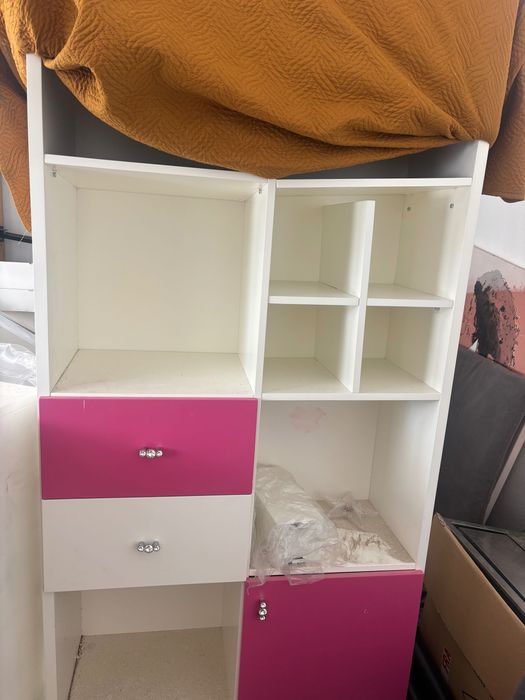 Estante com gaveta