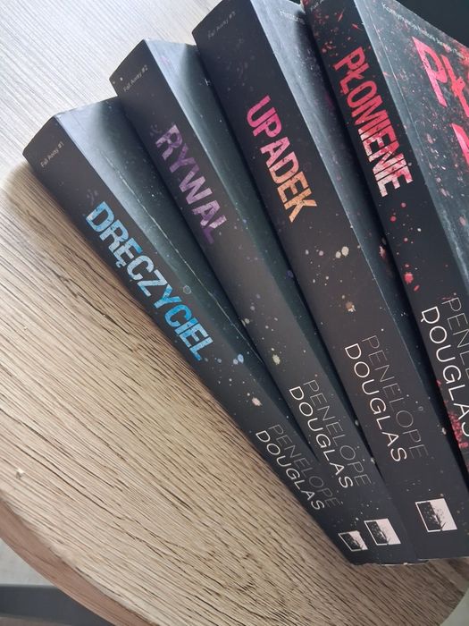 Dręczyciel Penelope Douglas 4 tomy