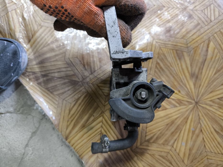 VW Passat б3(1988-1993) дросельна заслонка 1.8 бензин