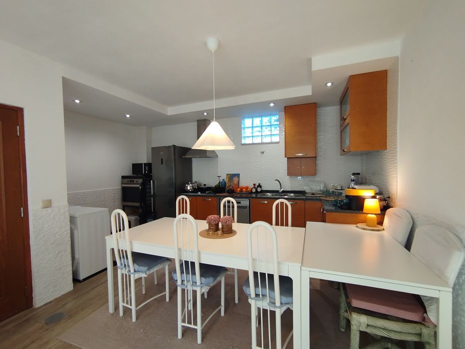 Moradia T2 totalmente renovada, pronta a habitar, sem necessidade de obras. Localizada em Formoselha, a 15 minutos de Coimbra.