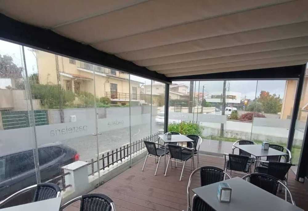 Esplanada Fechada, c/ Lona Impermeável e c/ Abertura Automática