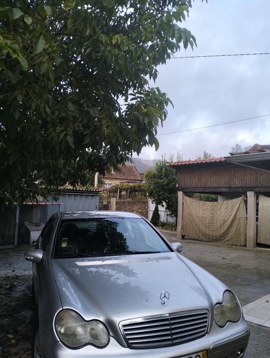 Mercedes C 220 2,2(Diesel)com 143cv