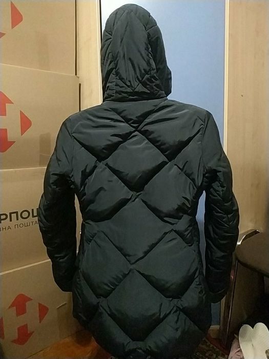 Пухова жіноча зимова куртка Adidas. Розмір L. Колір темно-сірий.