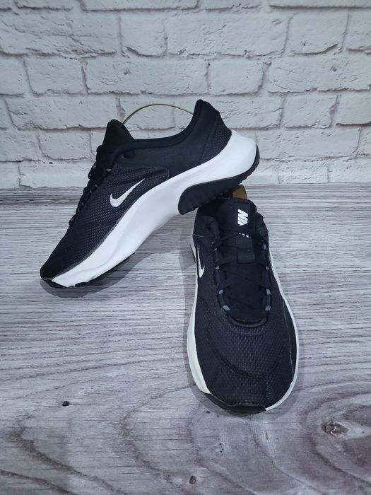 Кросівки Nike Legend Essential 3