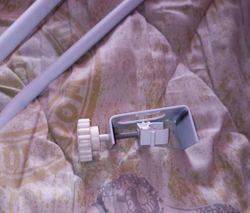 Стелаж для занавесок дитячої кроватки