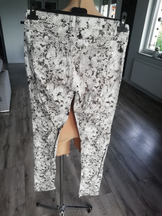 R. 34 Amisu spodnie damskie jeansy rurki we wzory panterka