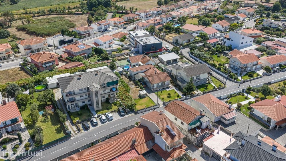 Moradia T3 para Renovação — Brito, Guimarães