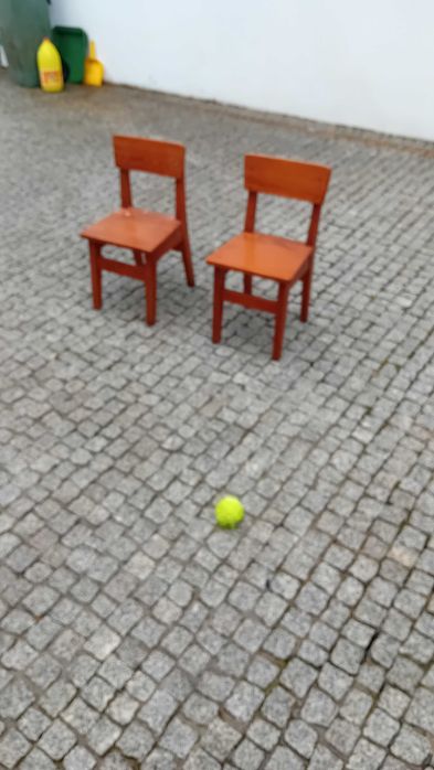 Cadeiras e mesa infantil