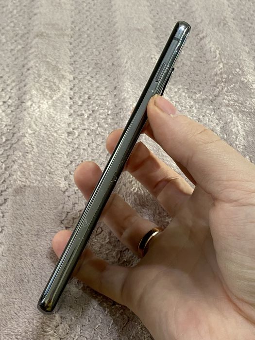 Телефон Samsung Galaxy S10