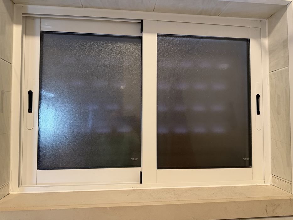 Vendo janelas de aluminio com vidro duplo e portadas de aluminio