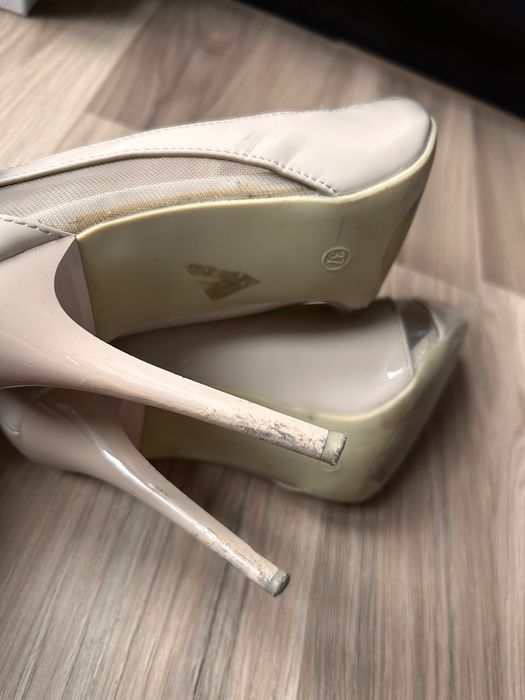 Szpilki, czółenka beżowe