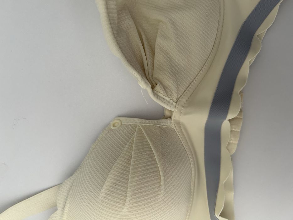 Бюст для годування