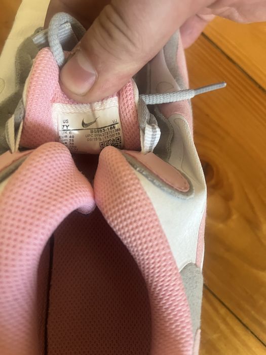Жіночі кросівки  Nike Air 270
