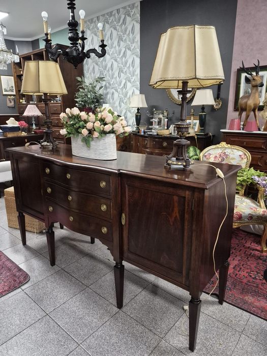 Aparador / Bufete Inglês em Madeira Maciça - Estilo Clássico.