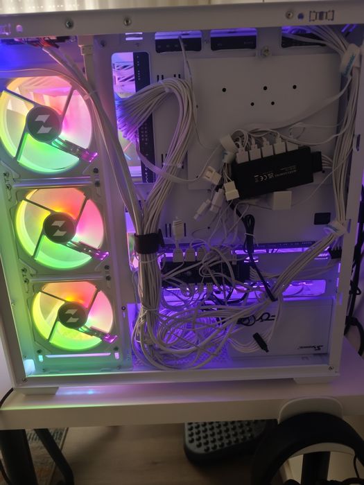 PC Gaming AMD Ryzen 7 9700X + Corsair 32GB DDR5 + XFX RX9070XT *Novo