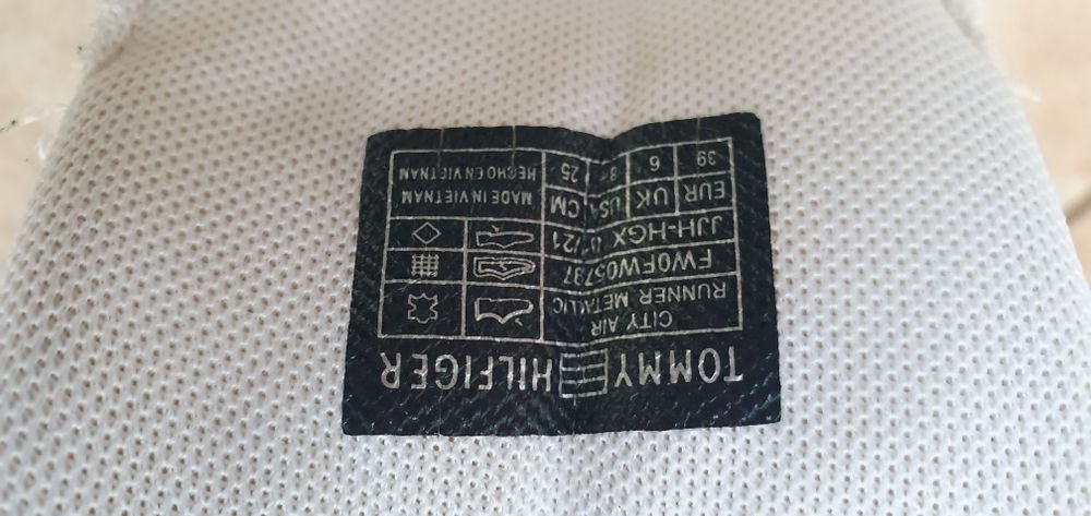 Sneakersy damskie Tommy Hilfiger rozmiar 39 wkładka 25cm