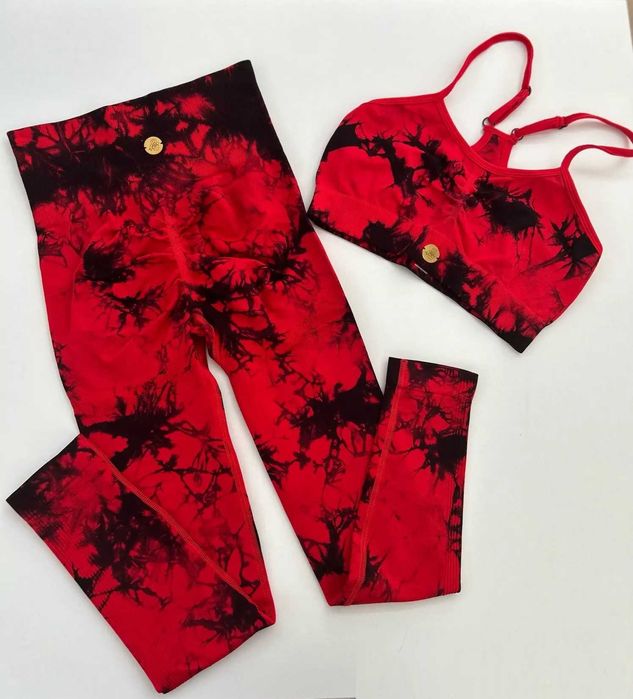 Zestaw, dres treningowy, top + legginsy. M.