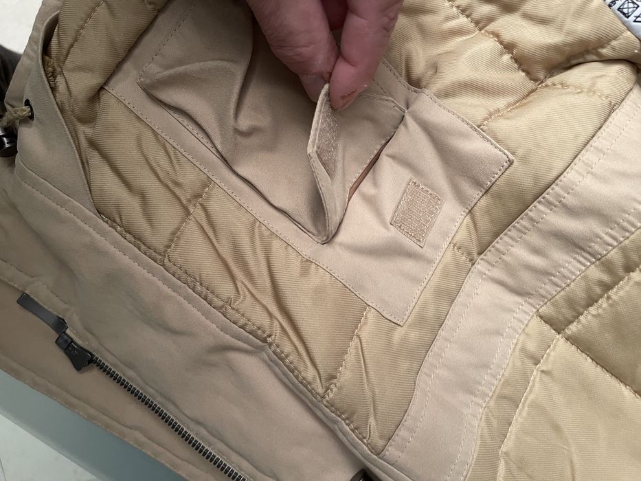 Blusao desportivo,tons cremes