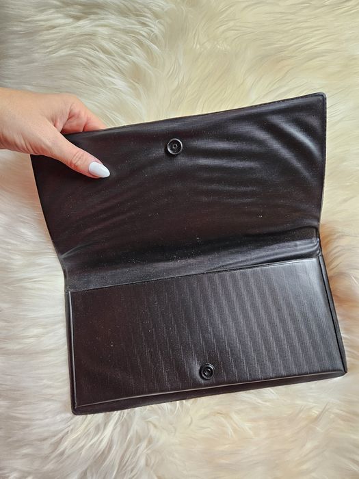 Elegancka czarna kopertówka z portfelem