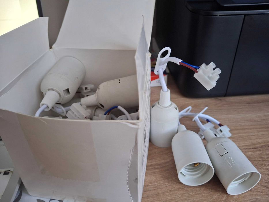 Oprawki żarówki E27