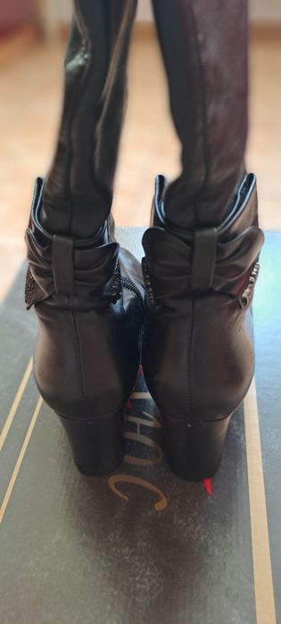 Продам шкіряні весна-осінь чоботи Lolacandi 40 розмір