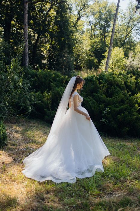 Весільна сукня біла