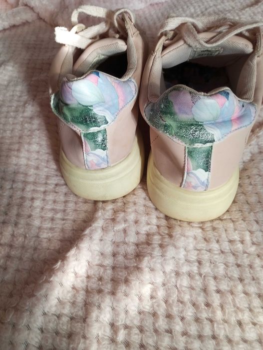 Гламурні кросівки бренду fabric