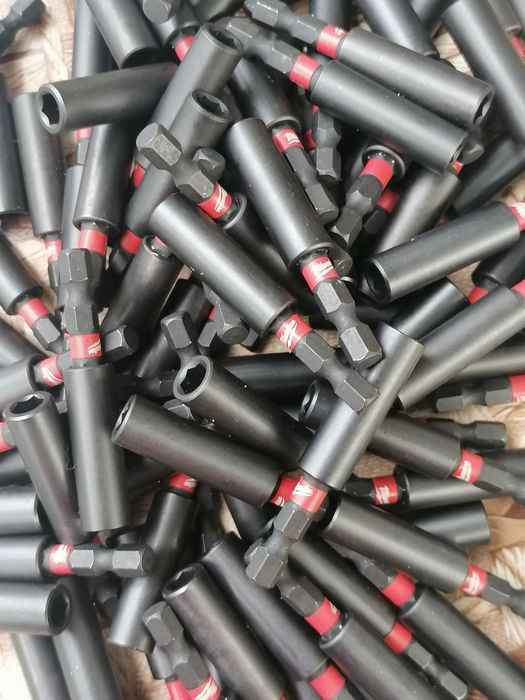 Milwaukee магнітний бітотримачі.