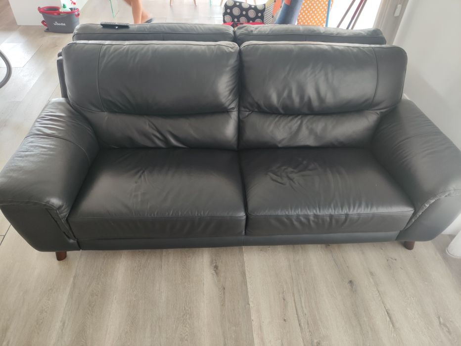 2 sofás 3 lugares (em pele)