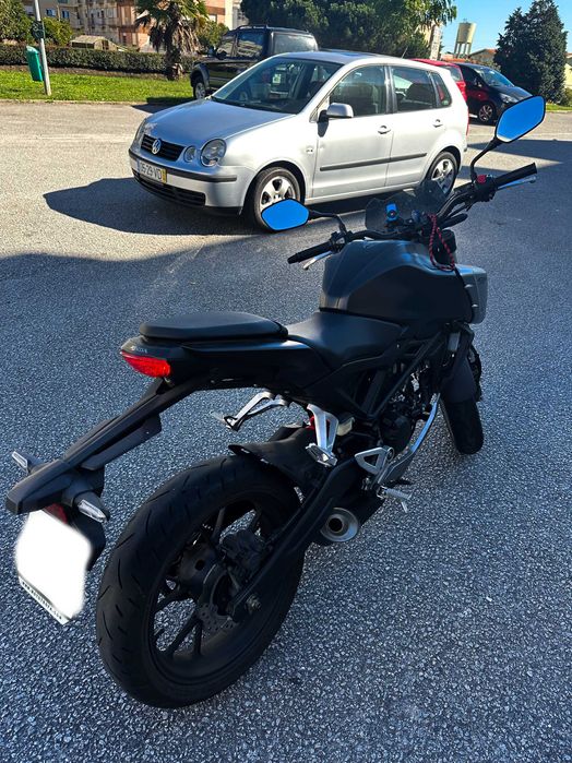Honda CB125R 13700 km (Casaco, capacete e luvas)