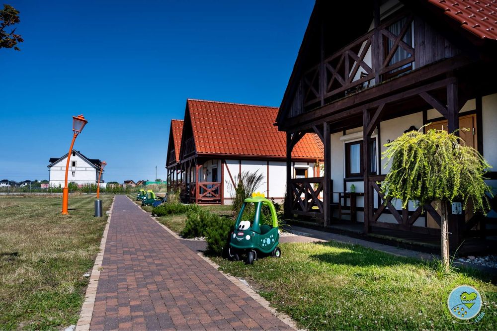 Domki ŁEBA Osada Pod Dinozaurami Nowecin piętrowe 55 m2  z klimatyzacją, ogrzewane | Teren 5000m2, plac zabaw, boisko, silownia zewnetrzna, DINOZAURY