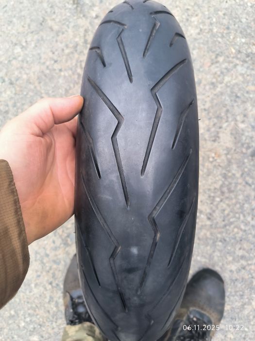 Продам резину 120/70/15 2018 рік,в доброму стані