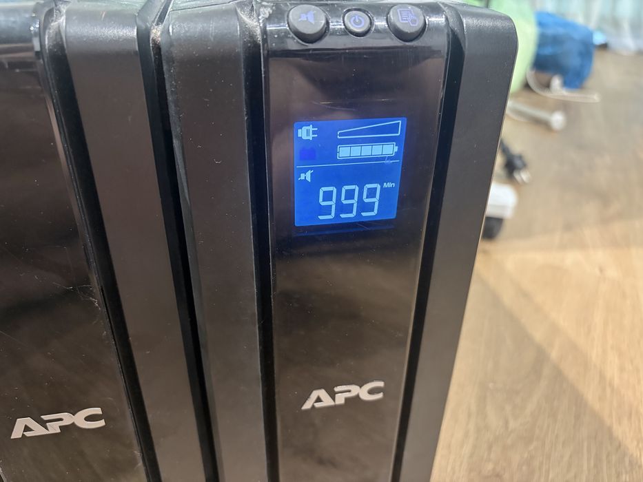 APC Back-UPS PRO 1500 + APC Battery Pack
