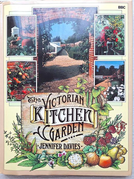 The Victorian Kitchen Garden. Книга на английском о садоводстве.