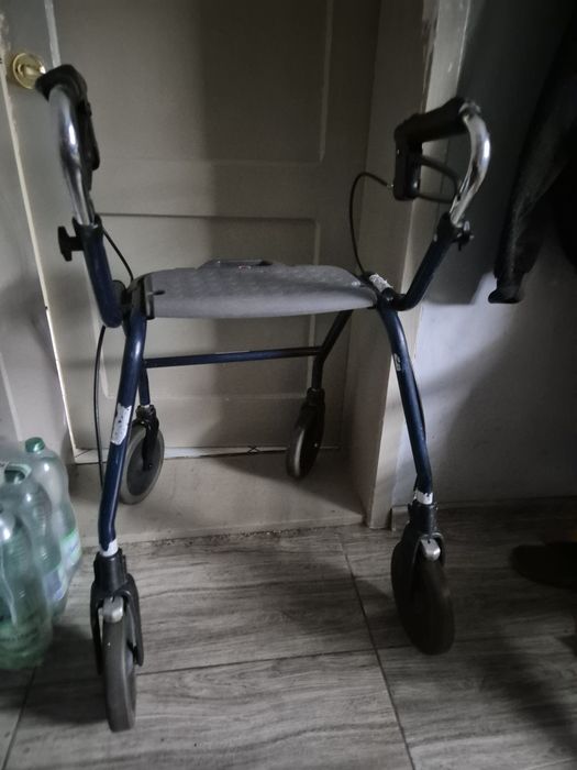 Balkonik chodzik dla osoby starszej niepełnosprawnej