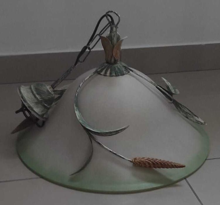 Candeeiro de Teto Vintage com Detalhes Rústicos – Impecável