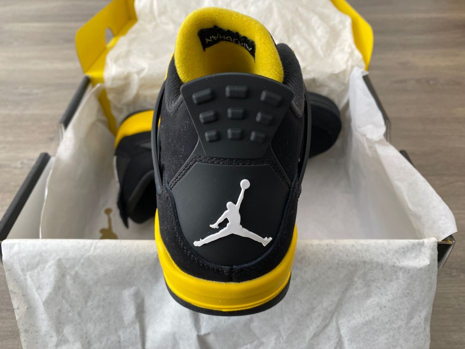Jordan 4 Retro Thunder (2023) - EU 38