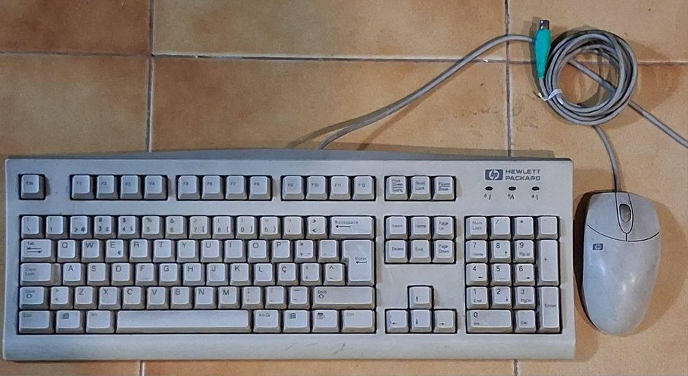 Conjunto de pc HP com monitor, teclado e rato