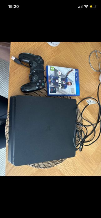 Konsola ps4 slim