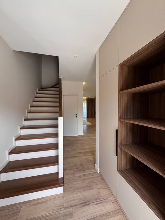 Оренда таунхаусу з своїм двором.