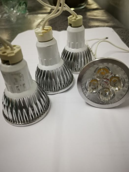 Foco Lâmpada led MR16/GU5. 3 - 220V - 4watts (4 leds cada)