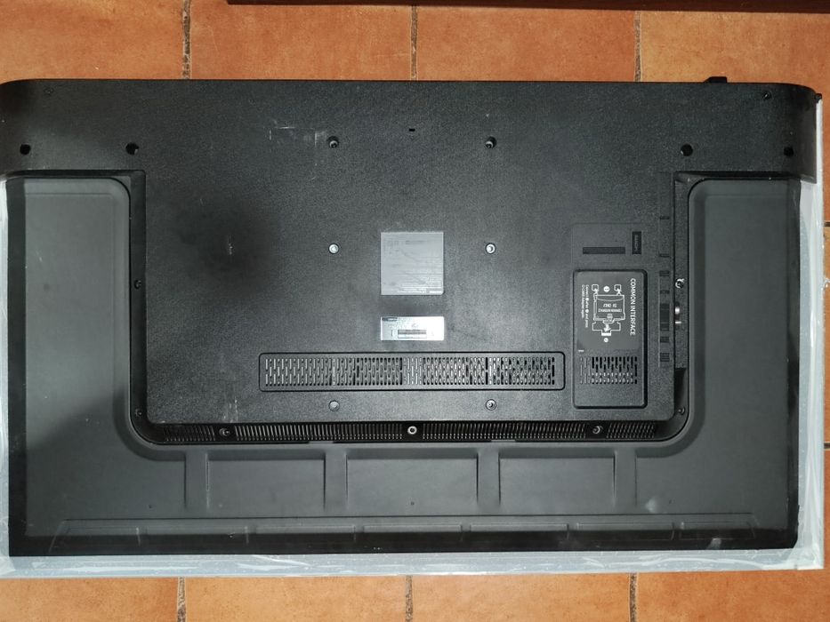 Телевизор Samsung UE50NU7002U, Kivi 24HK20G Битые матрици, на запчасти.